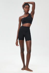 Women Scalloped High-Neck Plus Size Yoga Set - One-Shoulder Quick-Dry Bra & Wave Hem Shorts