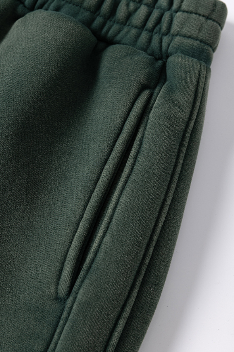 Water-washed and fleece-lined curved-blade pants.