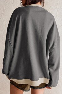 Contrasting-colored long-sleeved garment