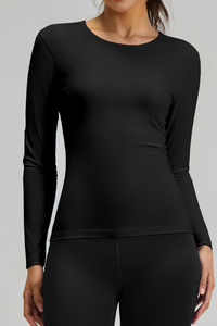 Round-necked, form-fitting long-sleeved top