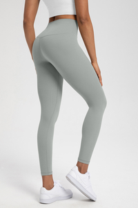Tight-fitting athletic pants