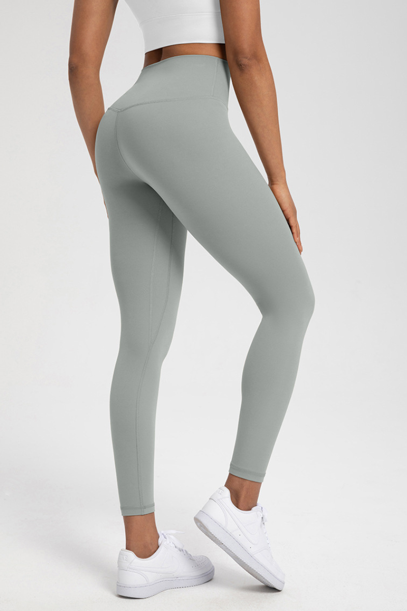 Tight-fitting athletic pants