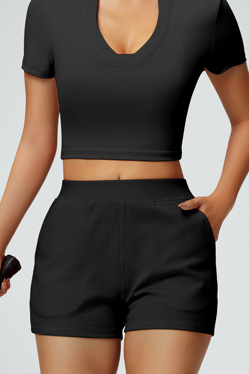 High-waisted, slim-fitting American-style sweatpants