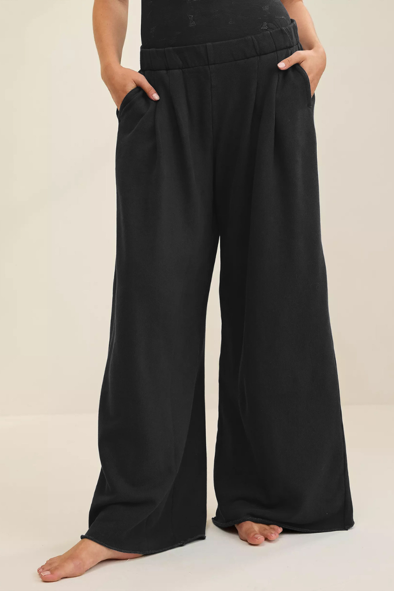 High-waist yoga pants with a floor-length design