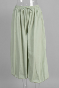 Wide-leg, relaxed, lantern-style pants