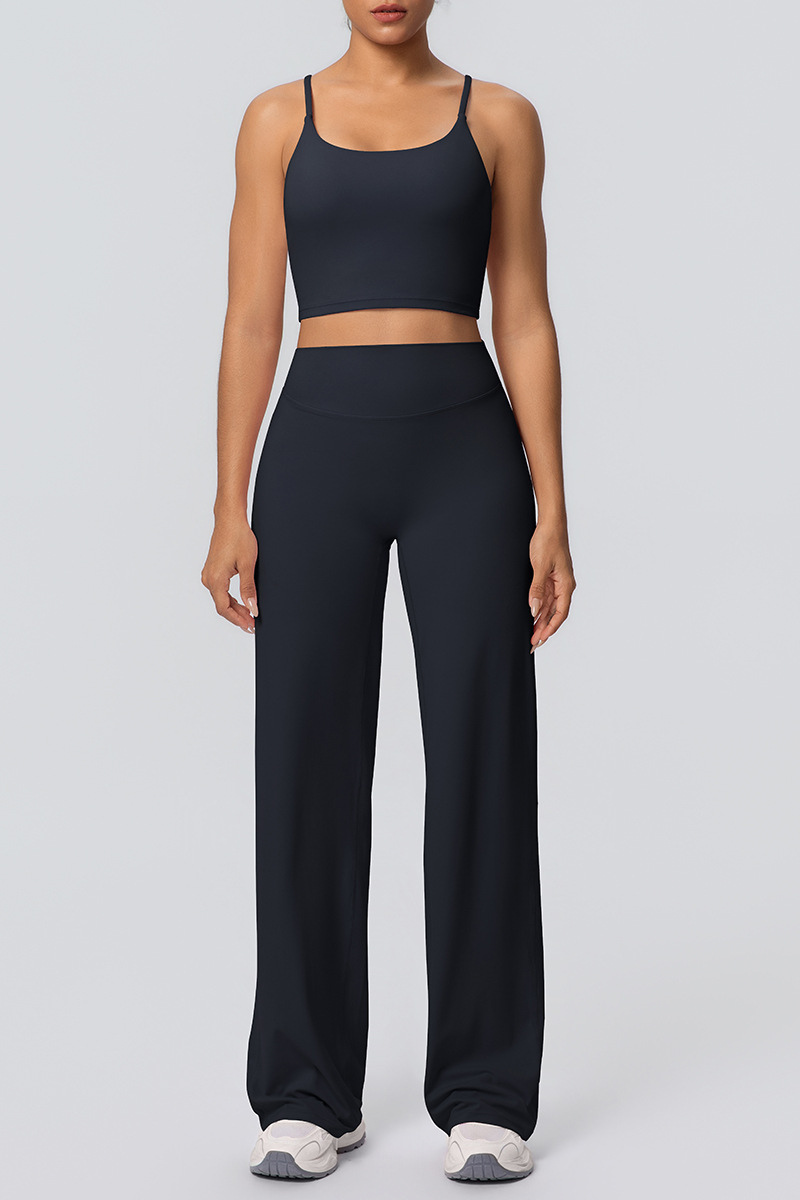 Women's solid color sportswear set.