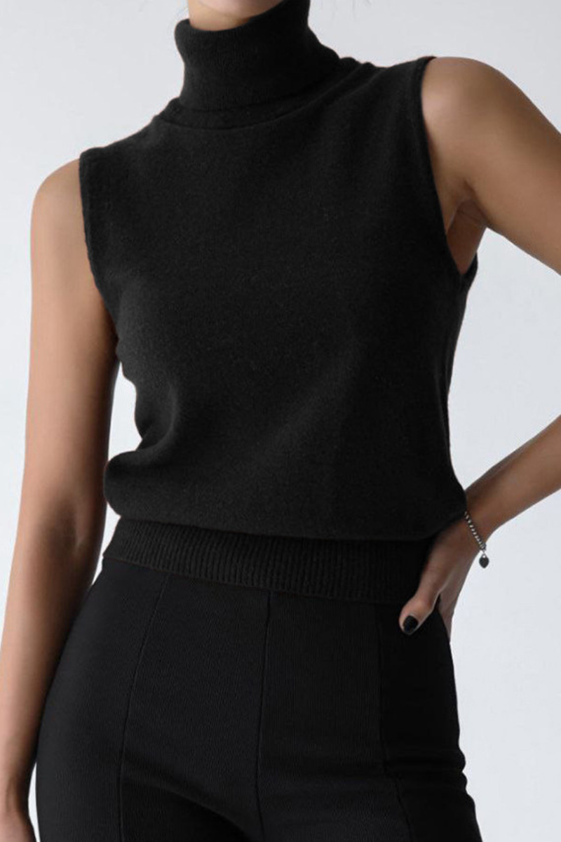 Early autumn high-neck, sleeveless base layer shirt