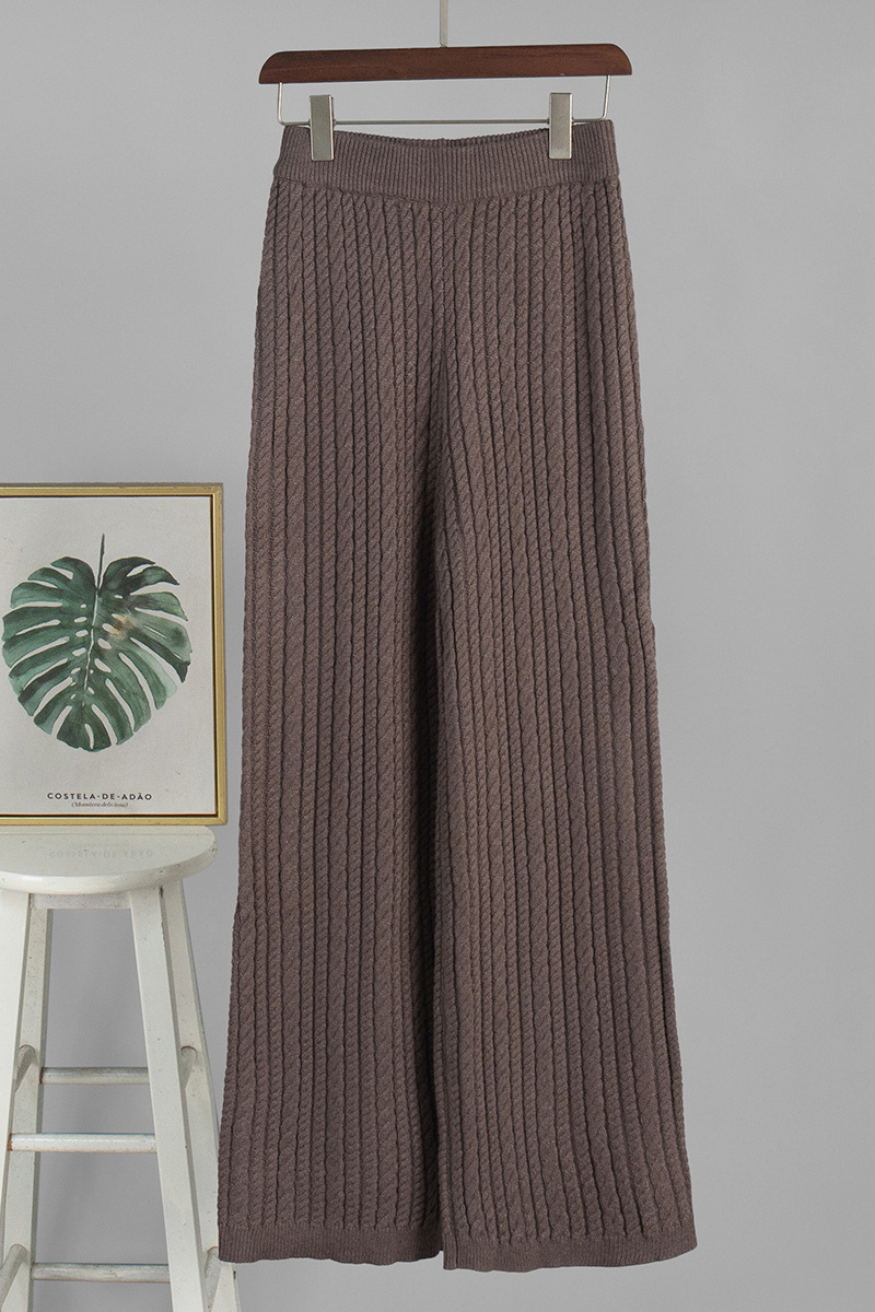 Soft and chewy sweater and knitted set