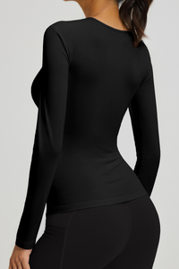 Round-necked, form-fitting long-sleeved top