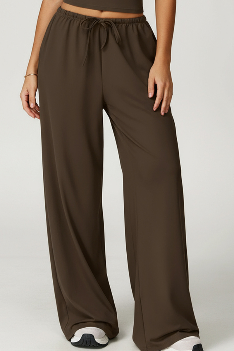 Women's slouchy straight-leg casual pants.
