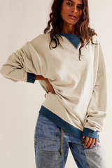 Contrasting-colored long-sleeved garment