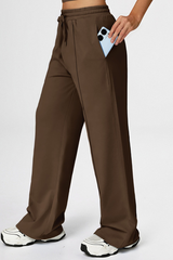 Women’s streetwear straight-leg casual pants.