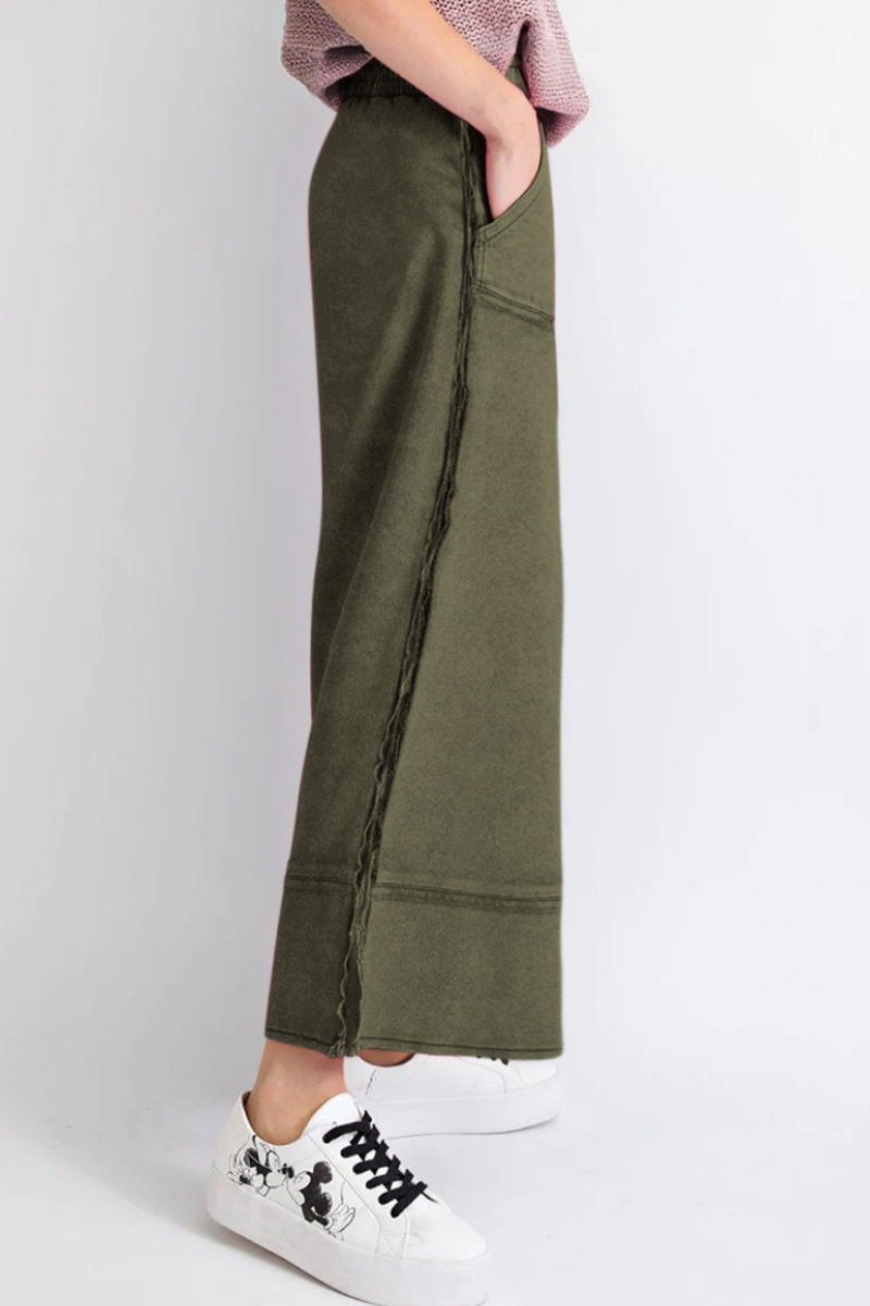 Leisure-style wide-leg pants