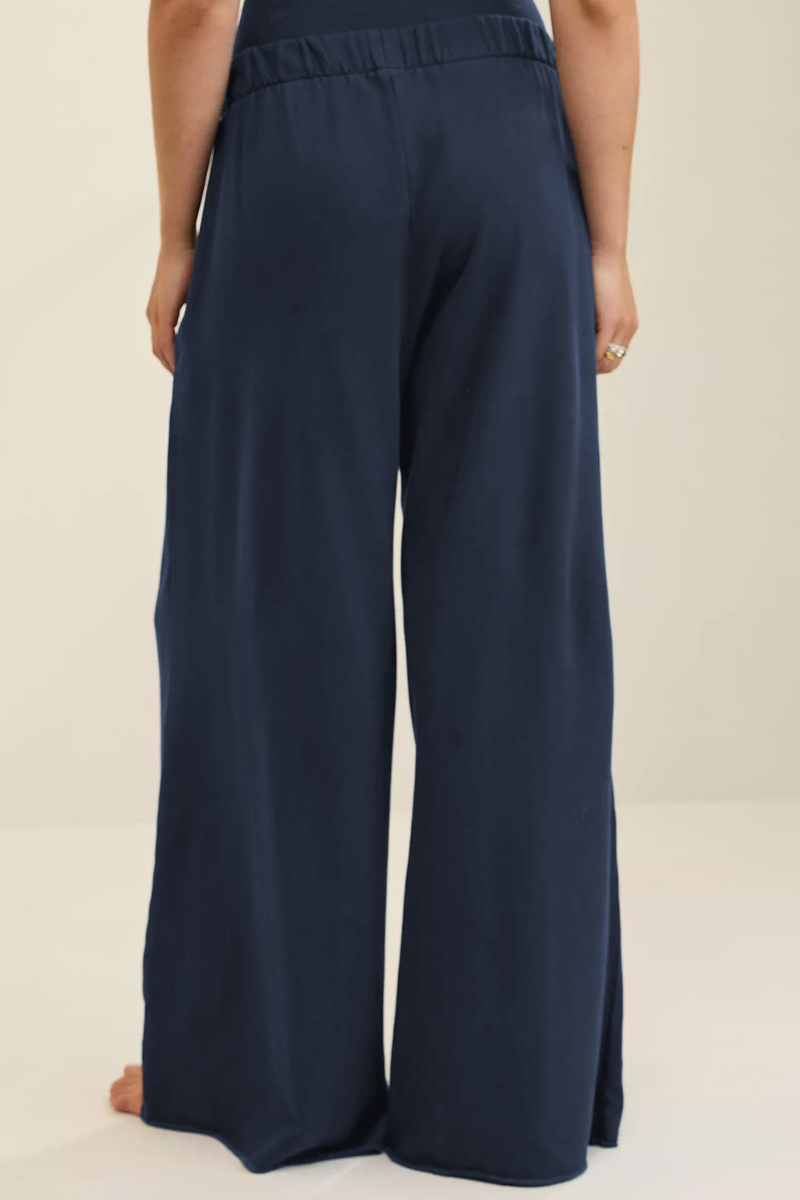 High-waist yoga pants with a floor-length design