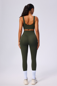 Women's Two-Piece Set: Sports Bra & Pocket Yoga Leggings