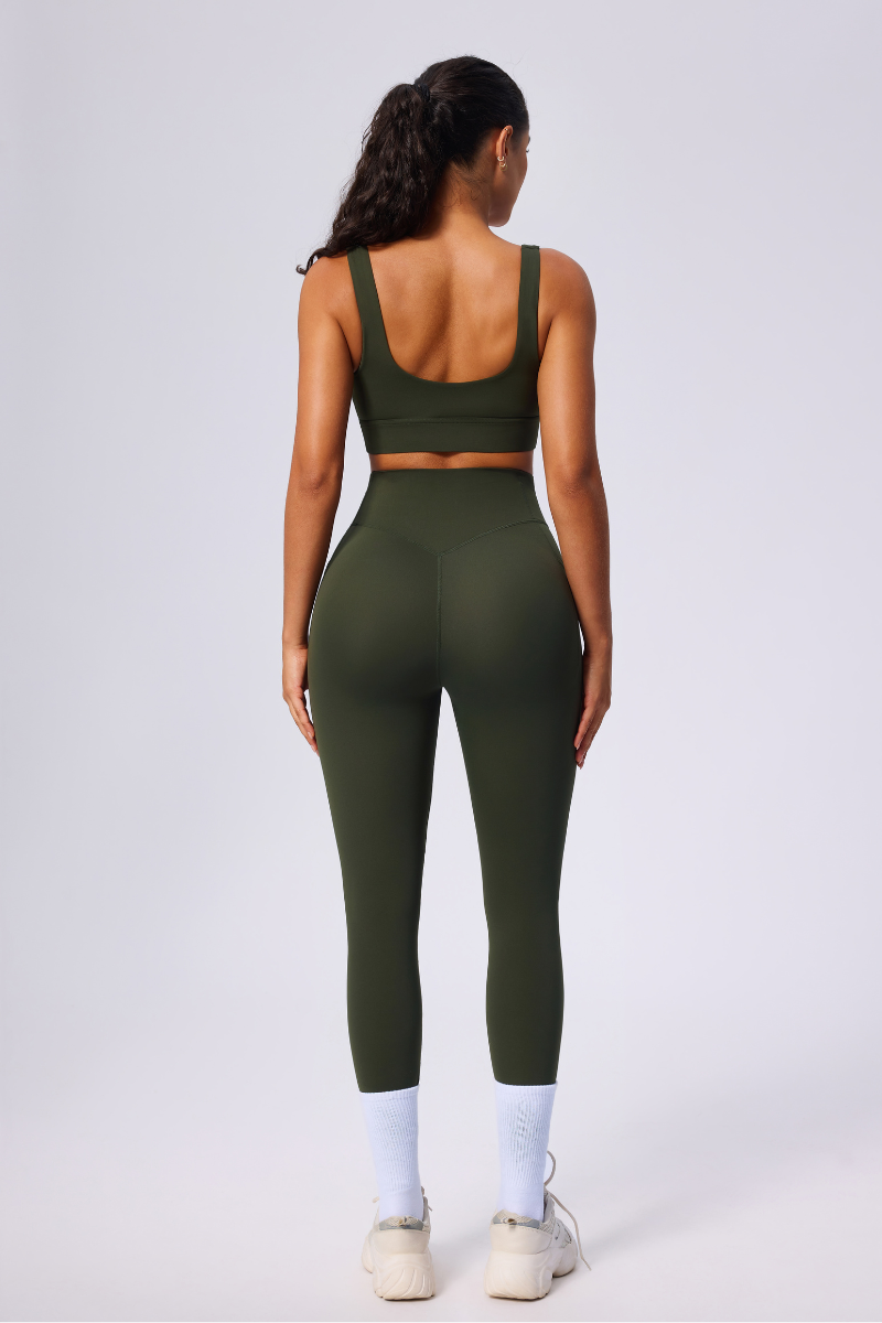 Women's Two-Piece Set: Sports Bra & Pocket Yoga Leggings