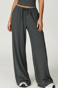 Women's slouchy straight-leg casual pants.
