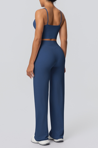 Women's solid color sportswear set.