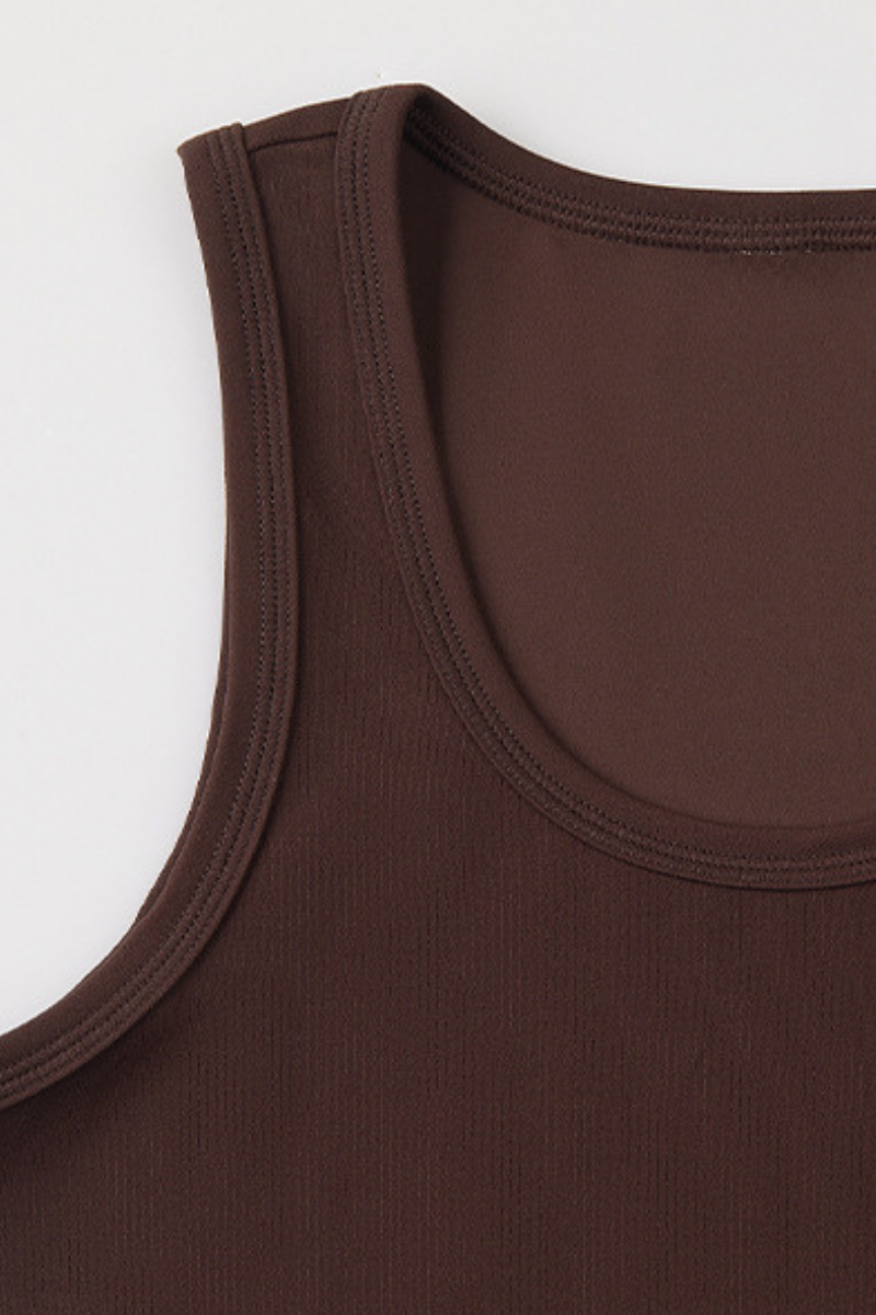 Women’s Scoop Neck Wide Strap Form-Fitting Yoga Tank Top