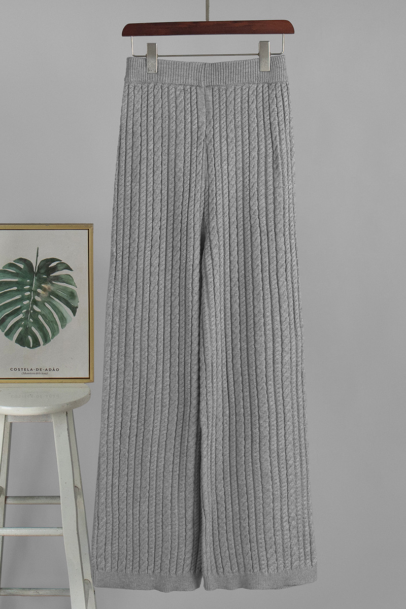 Soft and chewy sweater and knitted set