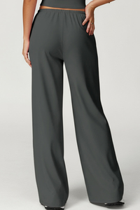 Women's slouchy straight-leg casual pants.