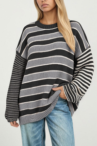 Women Crew Neck Contrast Stripe Distressed Hem Knit Sweater