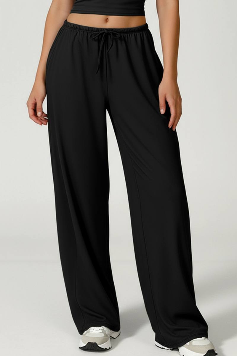 Women's slouchy straight-leg casual pants.
