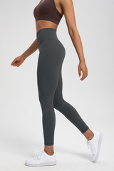 Tight-fitting athletic pants