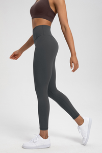 Tight-fitting athletic pants