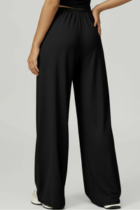 Women's slouchy straight-leg casual pants.