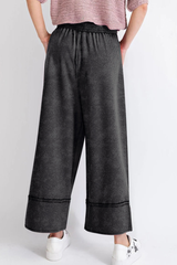 Leisure-style wide-leg pants