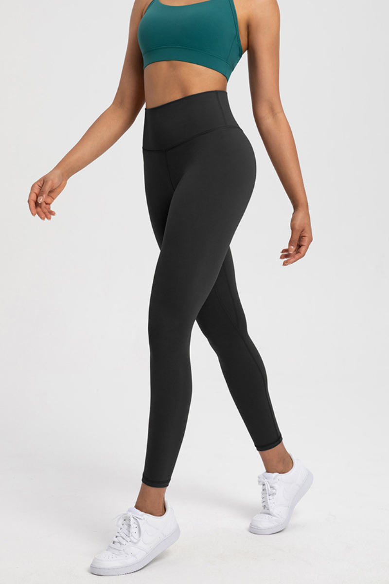 Tight-fitting athletic pants