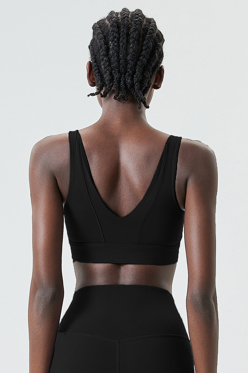 U-shaped back with wide shoulder straps Sports bra