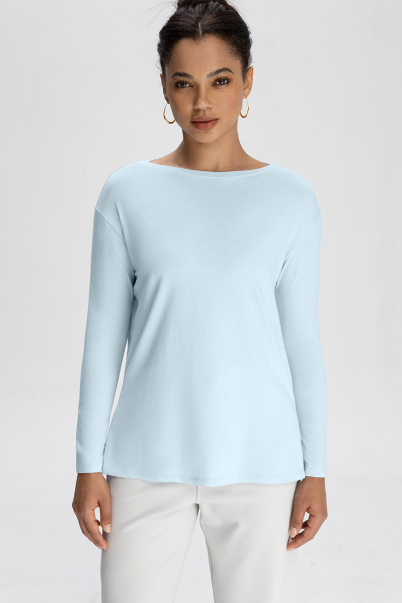 Round-necked sports top