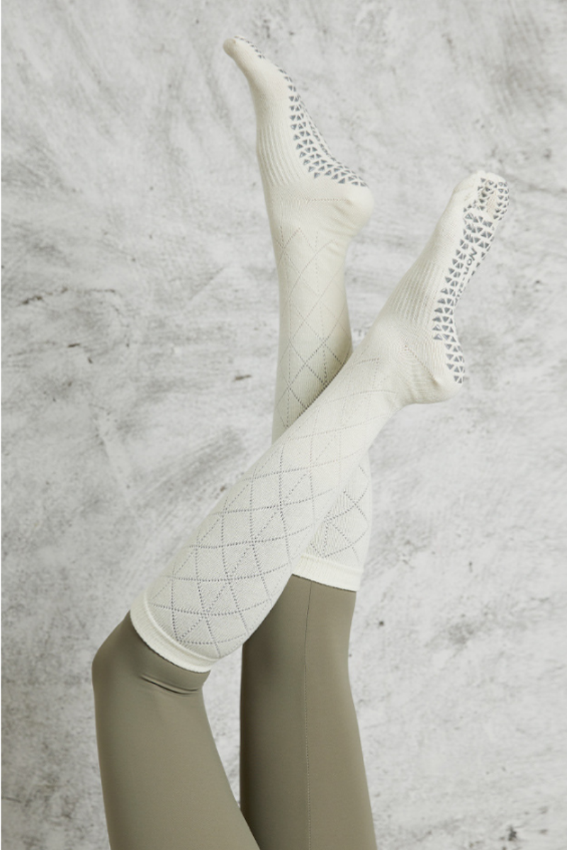 Women's Diamond Mesh Mid-Calf Yoga Grip Five-Toe Socks