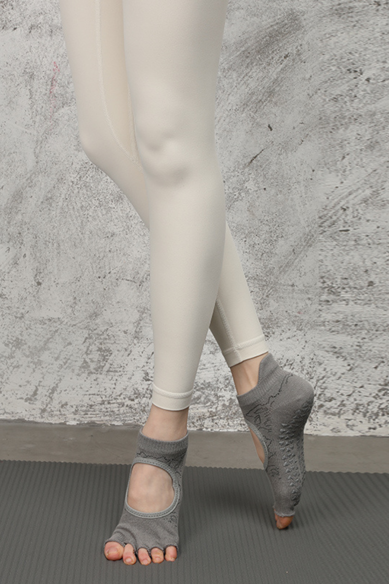 Women's Rose Jacquard Pilates Yoga Grip Five-Toe Socks