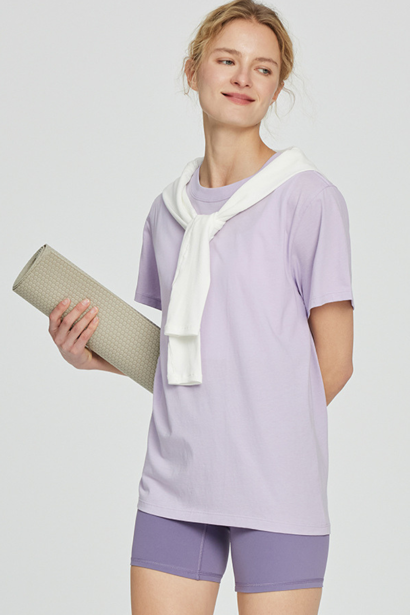 Loose-fitting, round-necked cotton T-shirt