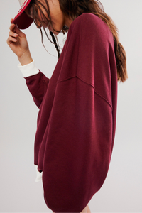 Contrasting-colored long-sleeved garment