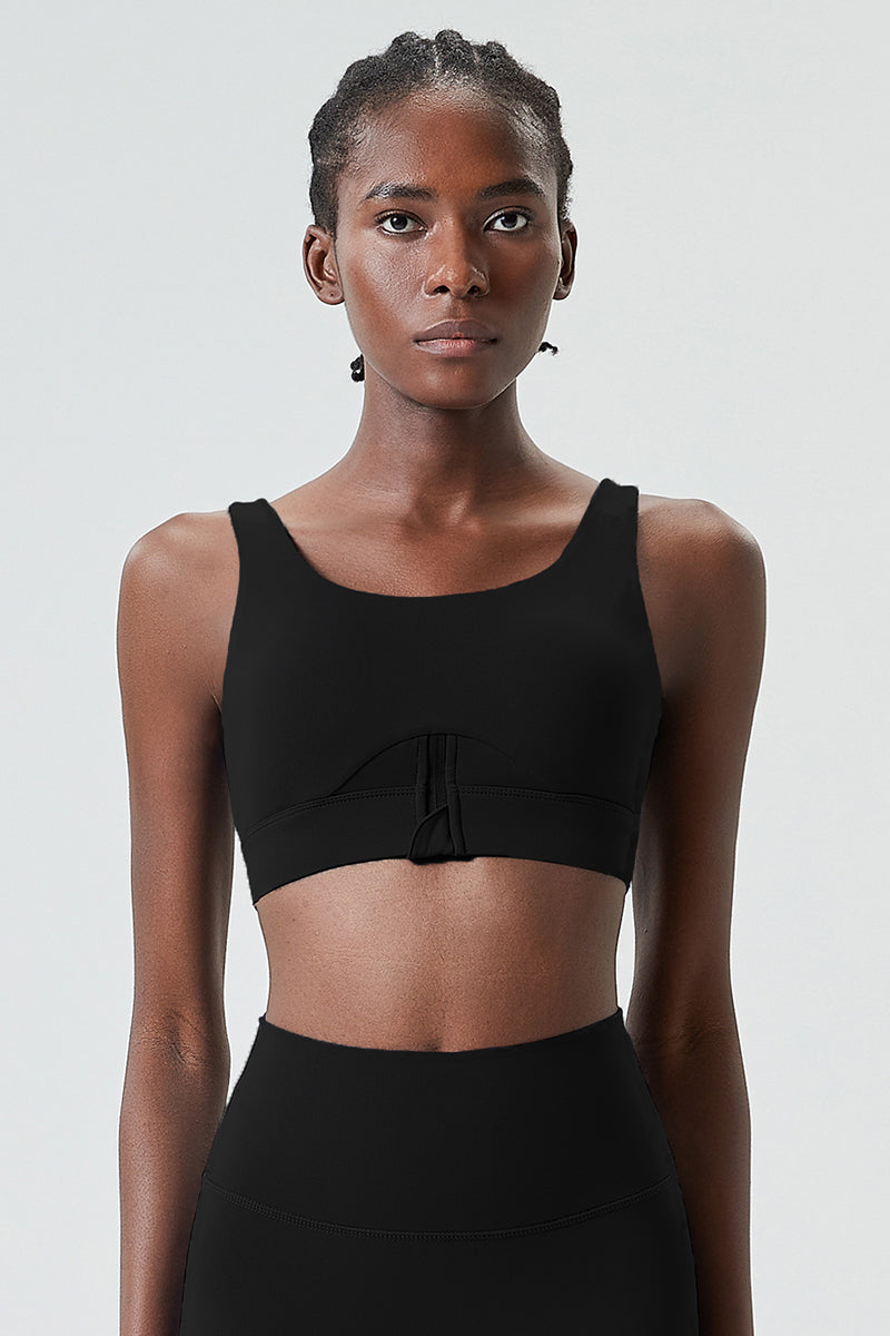 U-shaped back with wide shoulder straps Sports bra