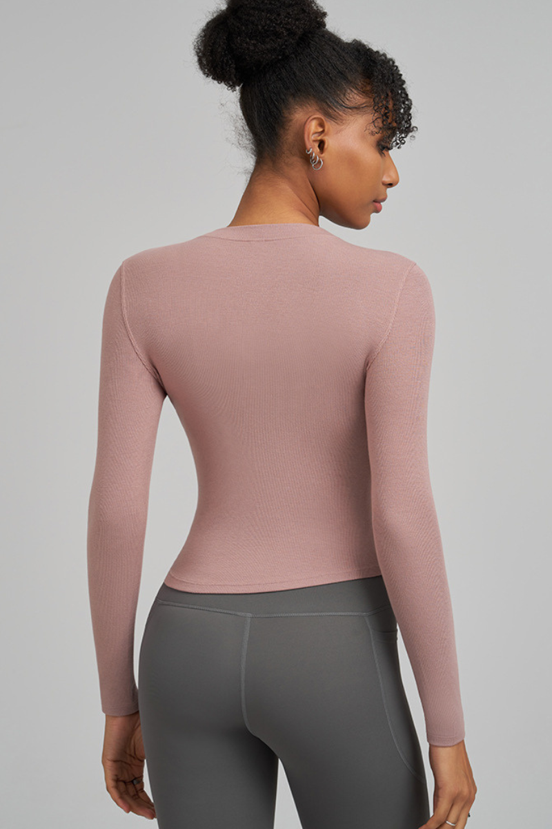 Women's long-sleeved, form-fitting sports top