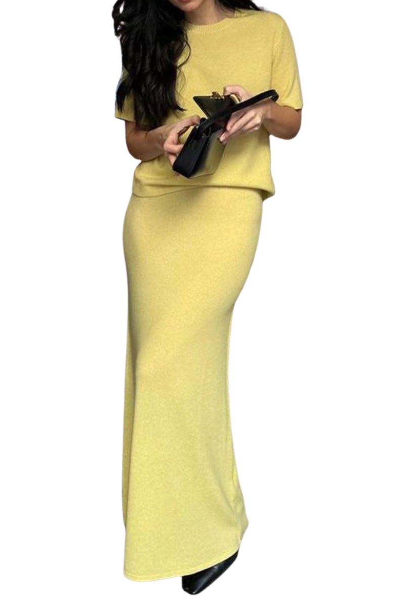 Short-sleeved, half-length skirt, and knit set