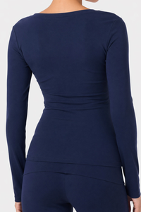 Women’s Wide Scoop Neck Form-Fitting Long Sleeve Pilates Top