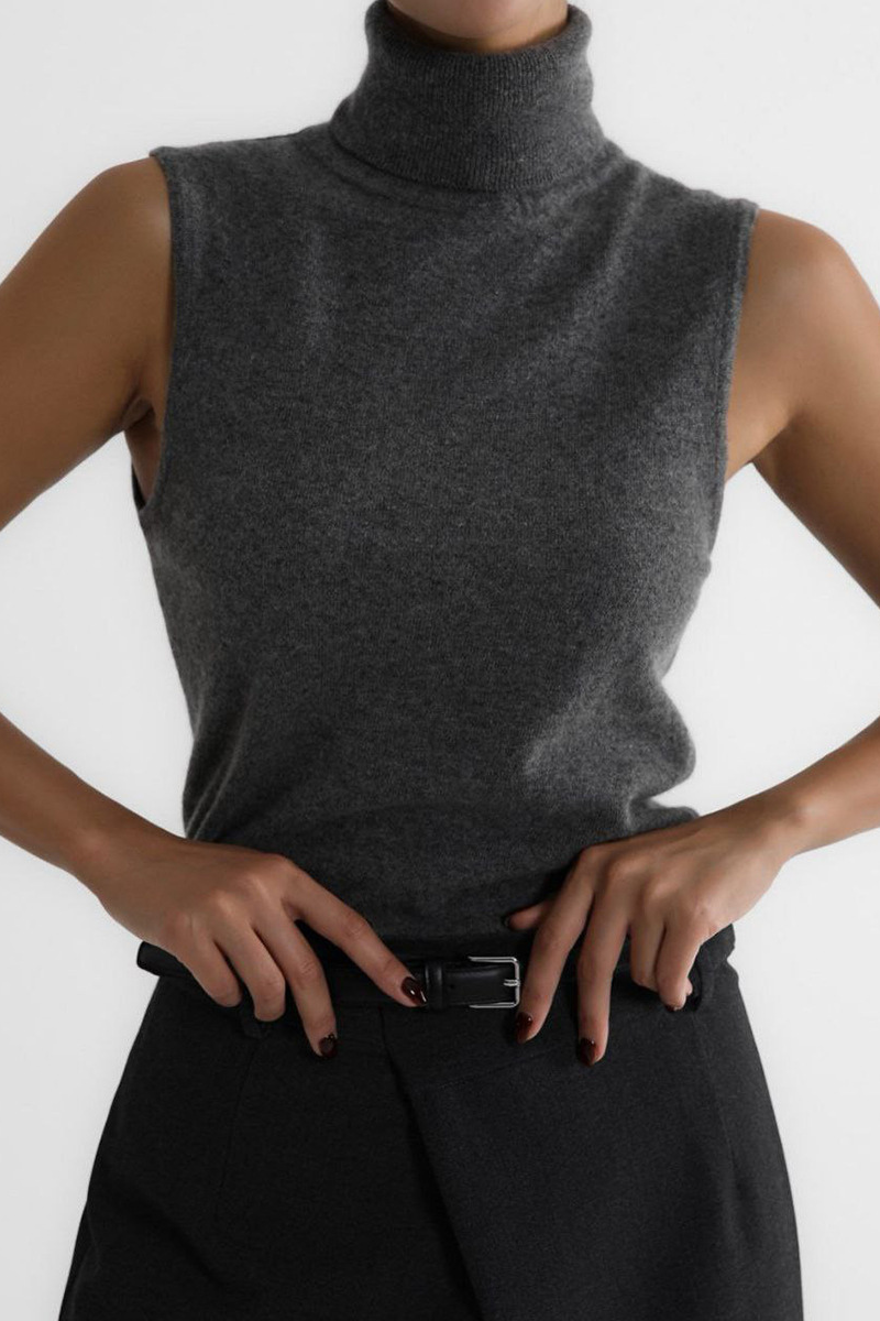 Early autumn high-neck, sleeveless base layer shirt