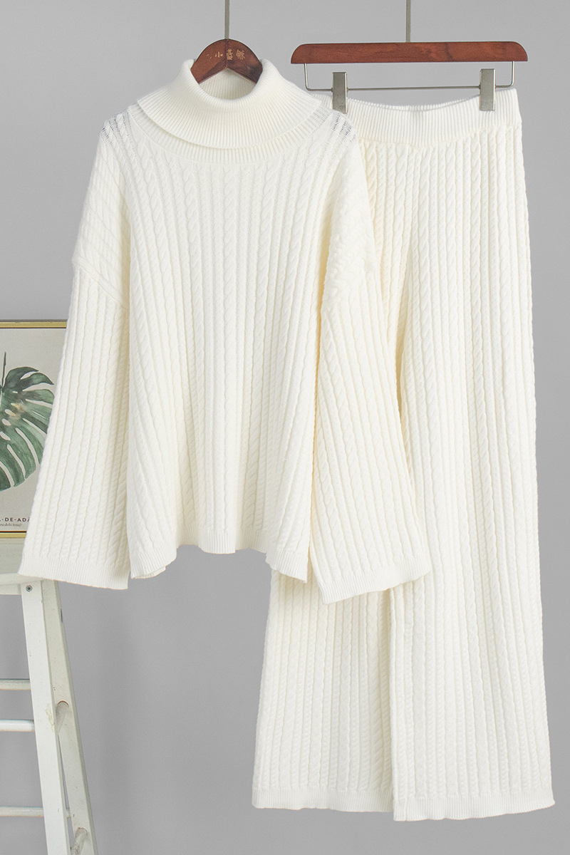 Soft and chewy sweater and knitted set