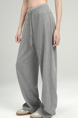 Women’s knitted ribbed casual pants.