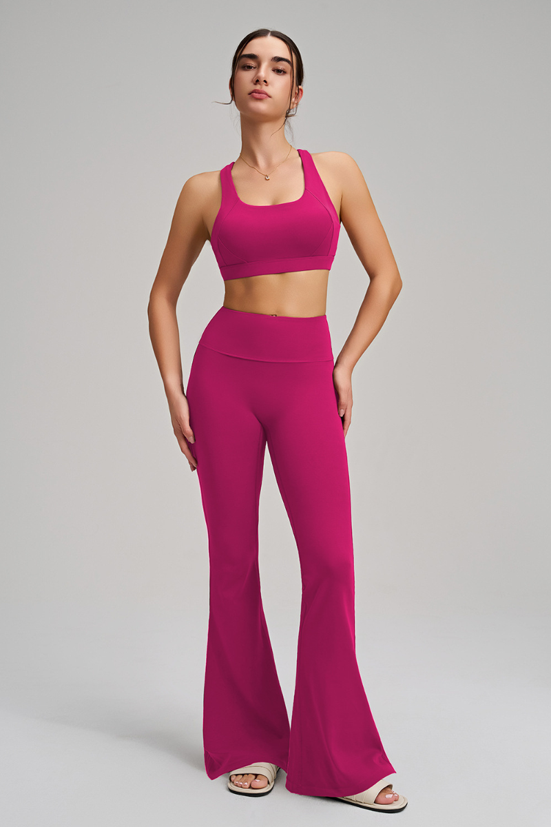 Sports outfit consisting of a bra and flared pants