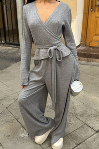 V-neck knitted long pants suit