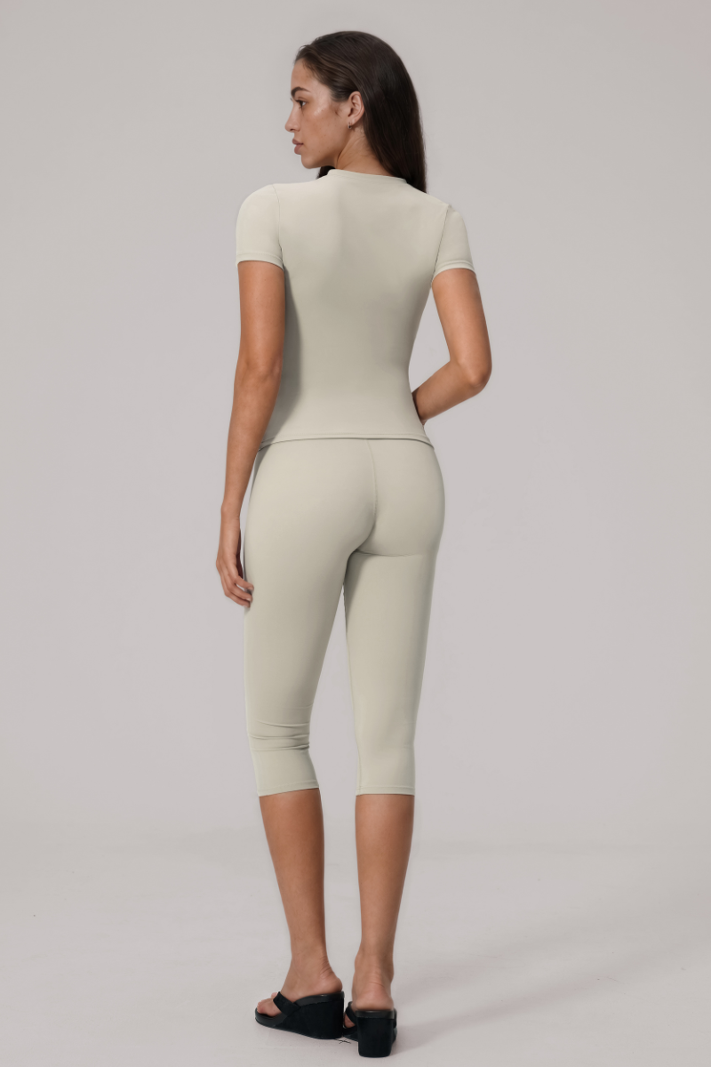 Women's Bare Feel Sets:Slim Fit T-shirt And Capri Leggings