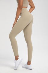 Tight-fitting athletic pants
