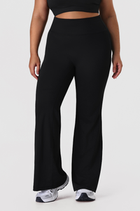Plus Size Women's Utility Pocket Textured Yoga Flare Pants